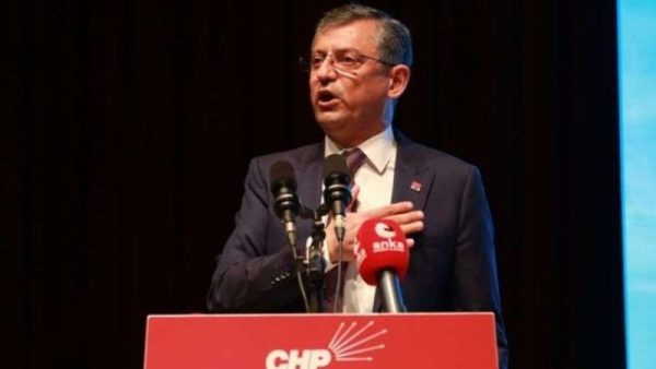CHP’de hareketli saatler! Özgür Özel CHP Grup Başkanlığını bıraktı