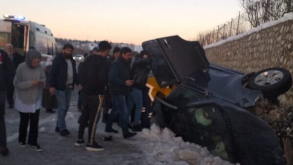 Bingöl’de takla atan otomobilde 2’si çocuk 5 kişi yaralandı!