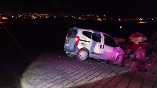 Gaziantep’te hafif ticari araç devrildi! 5 kişi yaralandı