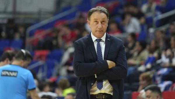 TOFAŞ Erkek Basketbol Takımı, başantrenör Orhun Ene ile sözleşme yeniledi